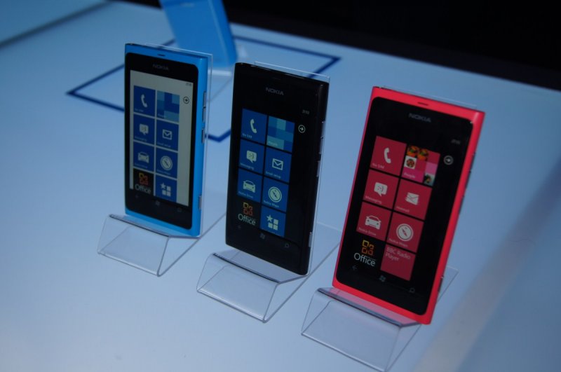 Începând de azi e obligatoriu să ai Windows Phone 7.5 instalat pentru a accesa Marketplace
