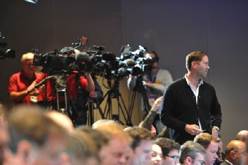 http://www.blogcdn.com/www.engadget.com/media/2011/10/iphone5apple2011liveblogkeynote1136.jpg
