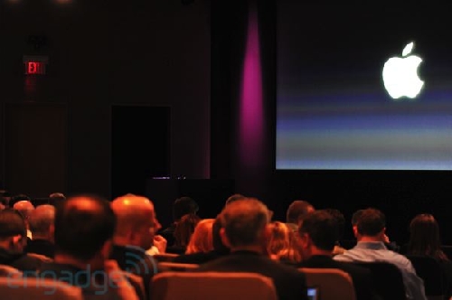 http://www.blogcdn.com/www.engadget.com/media/2011/10/iphone5apple2011liveblogkeynote1148.jpg