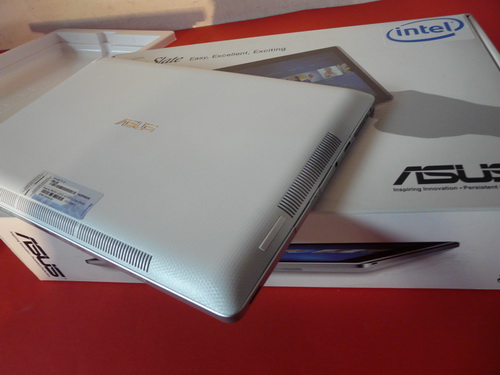 ASUS Eee Slate B121 scos din cutie, la pachet cu Windows 8! (Video)