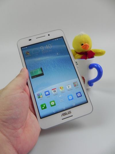 Ecranul lui ASUS FonePad 7 (FE375CG)