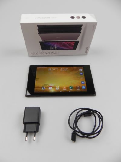 Continutul cutiei lui ASUS MeMo Pad 7 ME572C