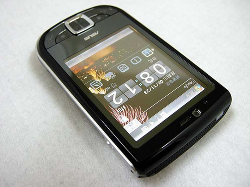Asus P565 analizat intr-o recenzie, performanta HTC la puterea a doua