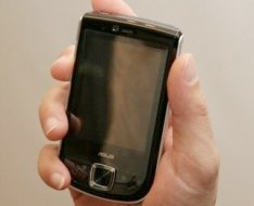 Asus: ASUS P565 - smartphone VGA Windows Mobile 6.1 cu procesor de 800 MHz