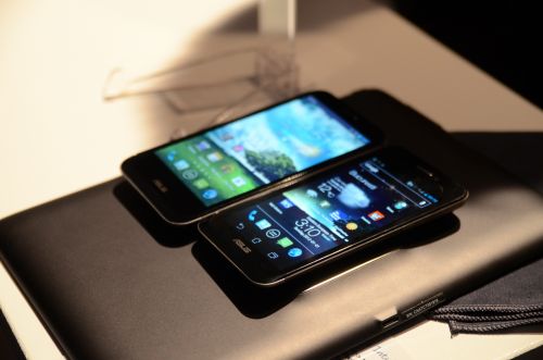 Asus Padfone 2 si Padfone 1