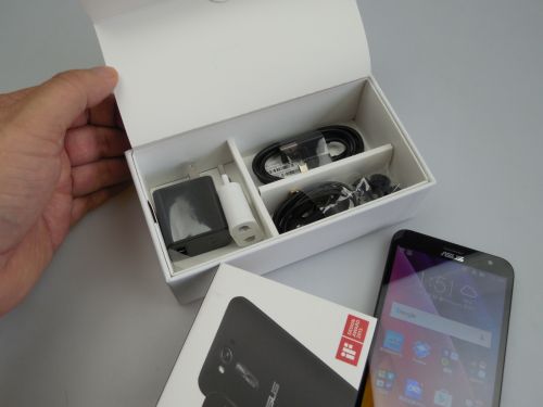 Continutul cutiei lui ASUS ZenFone 2 Laser
