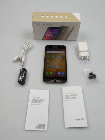 Continutul cutiei lui ASUS ZenFone Selfie