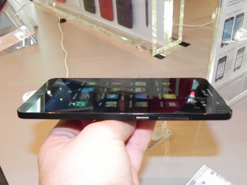 MWC 2014: ASUS Zenfone 6 hands on preview - telefon de 6 inch cu interfață interesantă (Video)