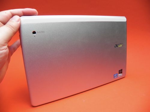 Spatele lui Acer Iconia W700