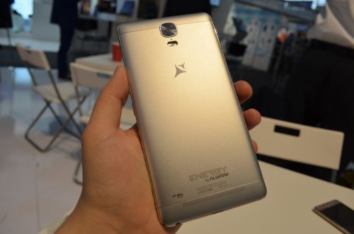 Allview P8 Energy Pro privit din spate