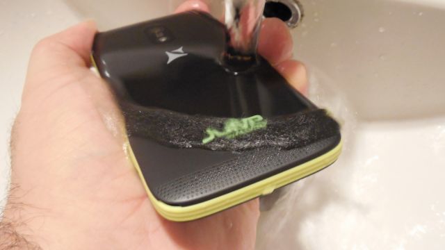 Allview E2 Jump telefon rezistent la apa