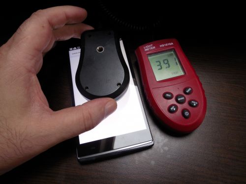 Ecranul lui Allview E3 Sign atinge 391 unităţi LUX