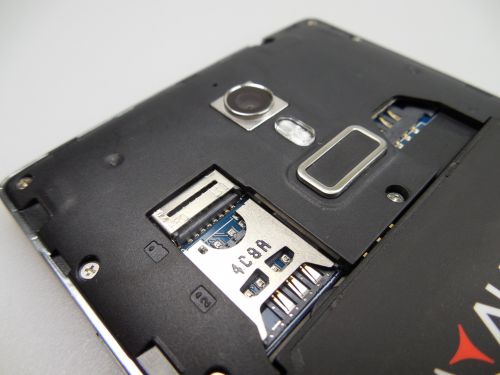 Allview E3 Sign cu capacul bateriei inlaturat