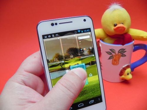 Allview P4 Duo rulează Android 4.0.4 cu interfața Berry