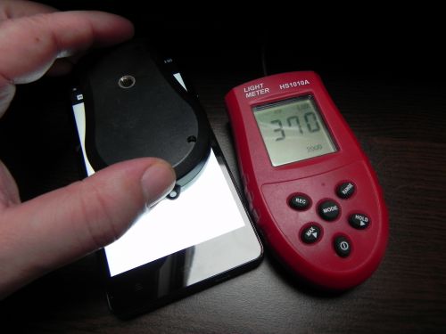 Nivelul de luminozitate e rezonabil la 370 LUX