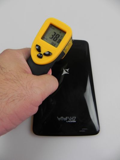 Allview Viva H7 Life atinge o temperatură de 38.8 grade Celsius, ceea ce e OK