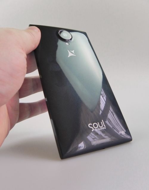 Partea spate a lui Allview X1 Xtreme