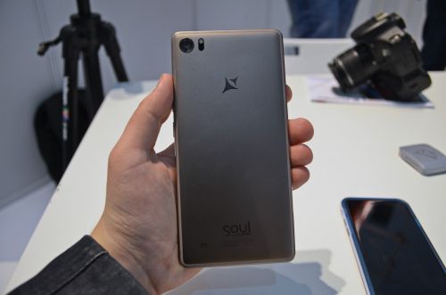MWC 2016: Allview X3 Soul Pro prezentare hands-on: flagshipul Allview trece la categoria grea, cu sasiu metalic şi compact