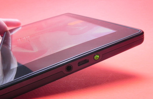 nu Încorporează o cameră, suport 3G, GPS și nici măcar butoane de volum