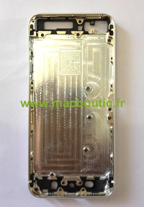 Iată și iPhone-ul 5S cu carcasă aurie, acum În primele imagini