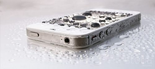  Ce au în comun Samsung Galaxy S III şi iPhone 5? Faptul că nu vor lua apă, mulţumită tehnologiei Liquipel