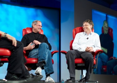 Prieteni până la final: Steve Jobs a păstrat lângă patul morţii o scrisoare a lui Bill Gates