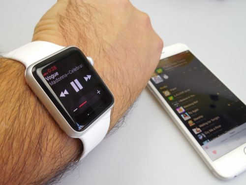Apple Watch, telecomanda pentru iPhone
