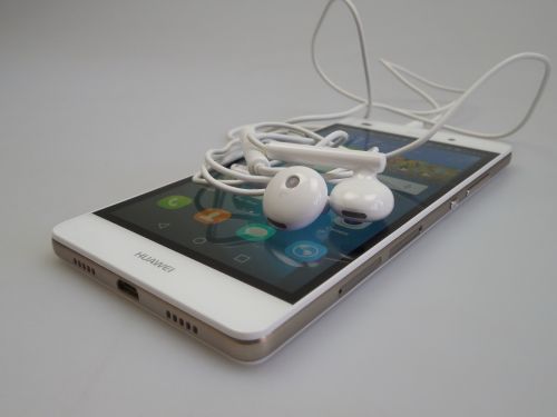 Huawei P8 Lite scos din cutie