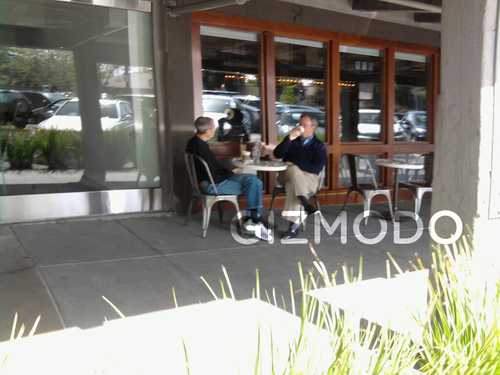 Steve Jobs si Eric Schmidt la cafea