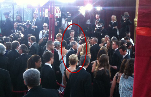 Steve Jobs, prezent pe covorul rosu la Oscaruri; prima reclama TV pentru iPad debuteaza (Video)