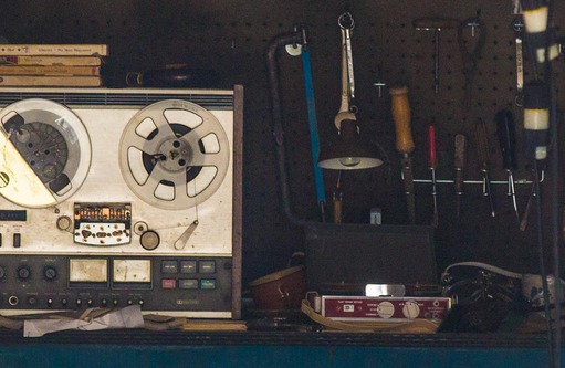 Au Început filmările la noua peliculă despre viața lui Steve Jobs; Cameramanii surprinși În garajul lui Jobs din tinerețe