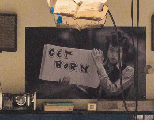 Au Început filmările la noua peliculă despre viața lui Steve Jobs; Cameramanii surprinși În garajul lui Jobs din tinerețe