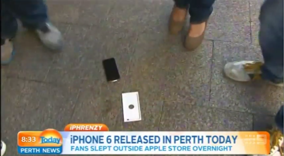 Primul posesor de iPhone 6 Își scapă telefonul pe jos din cauza emoțiilor