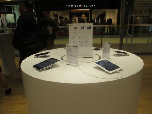 Primul magazin iCentre - Apple Premium Reseller din România s-a inaugurat oficial astăzi