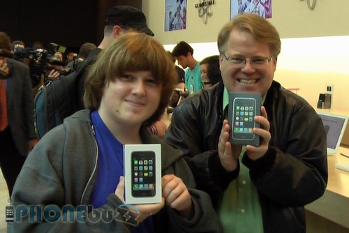 Apple: 1 milion de noi iPhone-uri vandute in 3 zile si 10 milioane de downloaduri prin App Store