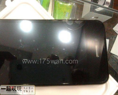 Cameră 3D pe următorul iPhone?! Iată-l pe iPhone 5 cu camere duale 3D