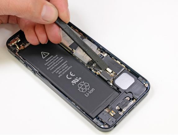 iPhone 5 dezmembrat de iFixit