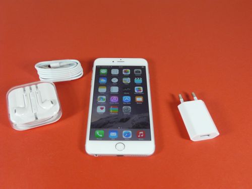 iPhone 6 Plus unboxing: tot ce ați auzit rău despre el era exagerat; Terminal arătos și comod oferit de QuickMobile.ro (Video)