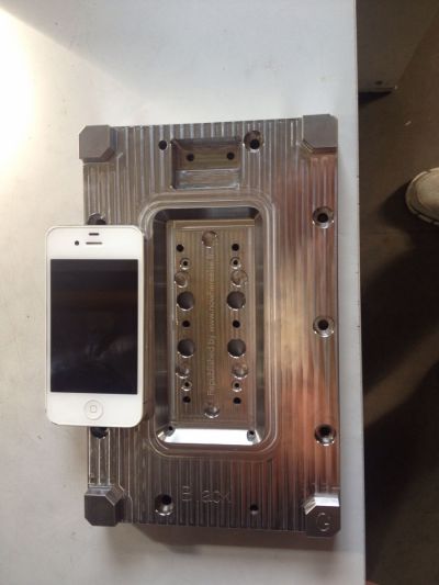 Încă o imagine cu matrița lui iPhone 6 apare, plus o fotografie a panoului său frontal