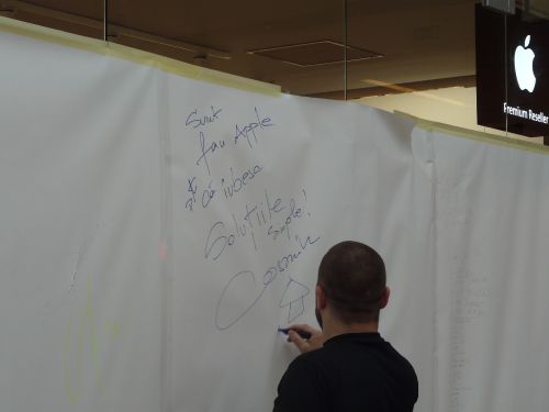 Cosmin Tudoran MC la deschiderea iStyle Cotroceni.