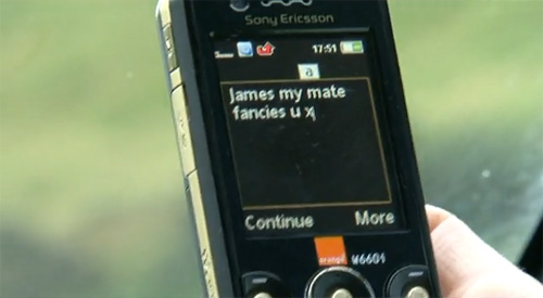 SMS-urile scrise la volan ucid din nou (Video)