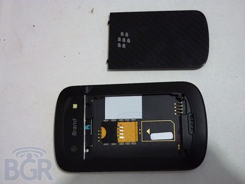BlackBerry Bold Touch - iată și imagini cu telefonul cu ecran touch și tastatură QWERTY