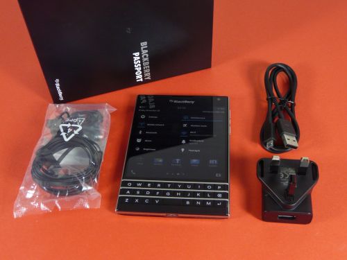 BlackBerry Passport scos din cutie
