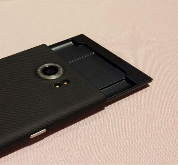 BlackBerry Venice apare în noi imagini hands-on, cu Android la bord şi un design foarte arătos