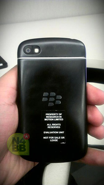 Noi imagini cu BlackBerry X10 Își fac apariția: o tastatură fizică promițătoare!