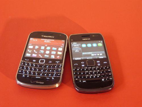 <b>BlackBerry</b> Bold Touch 9930 vs Nokia E6