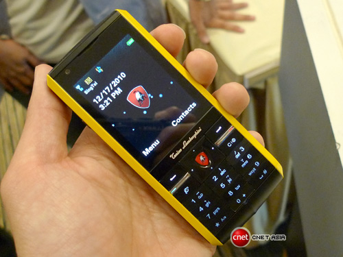 Două telefoane Lamborghini pentru Împătimiții brandului: Evoluzione și Passione