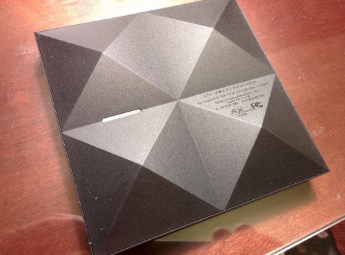 Iată cum arată consola Android TV și joystickul său, Într-un unboxing al unui developer