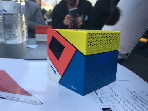 Iată câteva dintre noile produse Doogee pregătite pentru debut în perioada următoare: smartphone-uri deca-core și mini-proiectoare