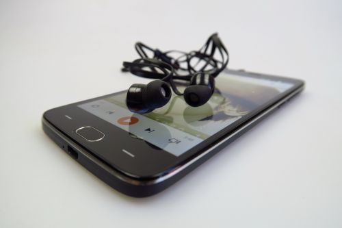 Castile ce vina la pachet cu Doogee Y200